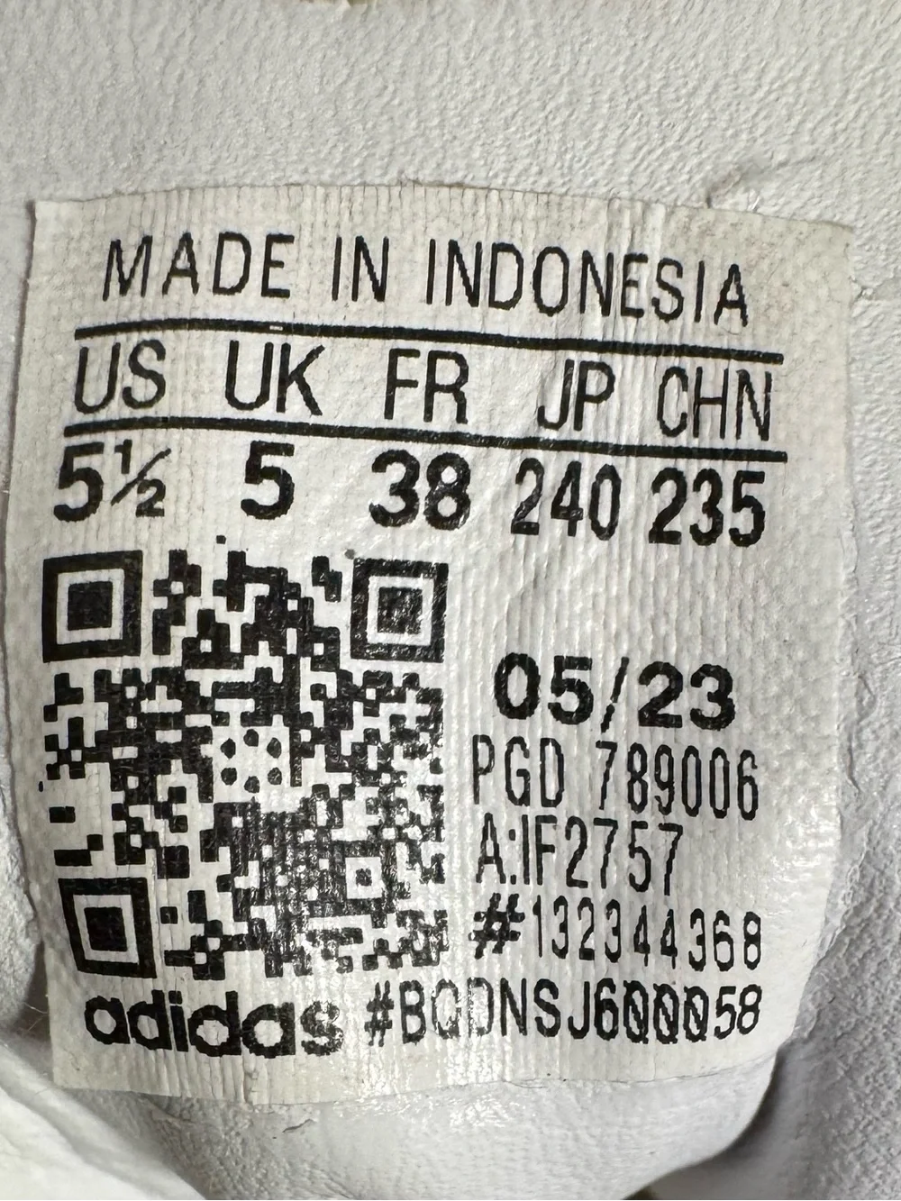 EUC ADIDAS SAMBAE X HELLO KITTY collab platform shoes. All 3 charms included.